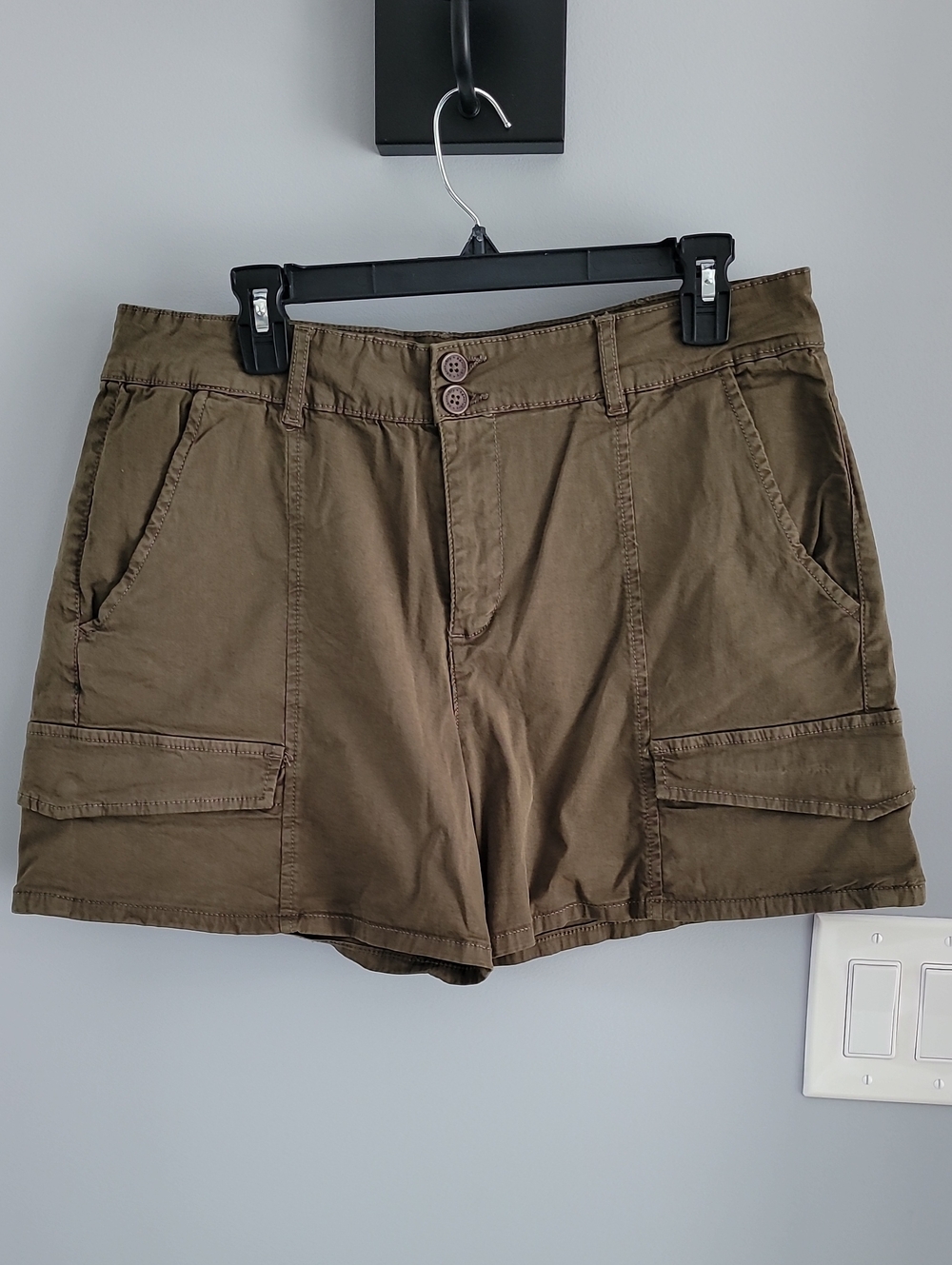 Sanctuary Olive Cargo Shorts with Dual Button Waistband